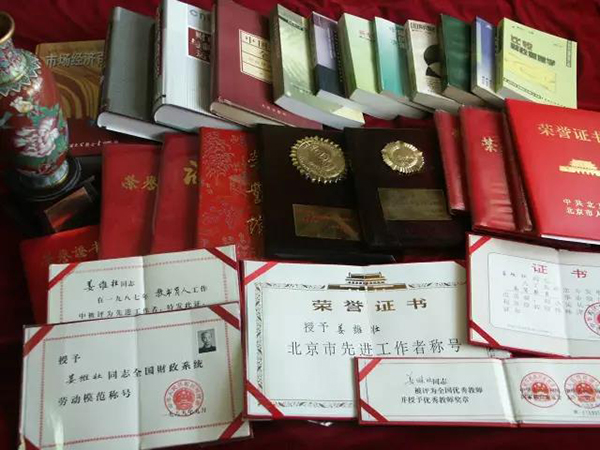 中央财经大学文凭(中央财经大学的毕业证有用吗)